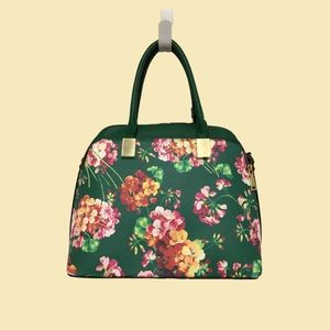 cute floral green purse. great for spring